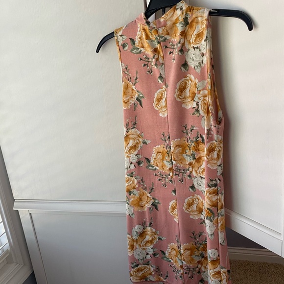 Francesca’s pink floral sundress - Picture 5 of 8